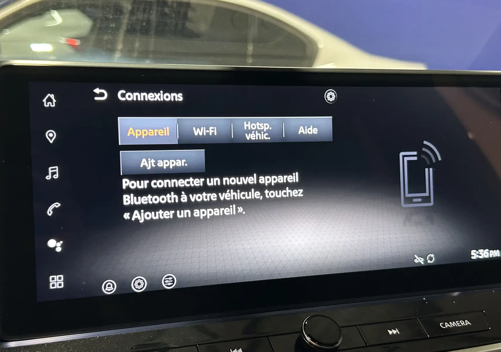 Écran tactile du système multimédia du Nissan Qashqai 2025 affichant le menu de connexions Bluetooth.