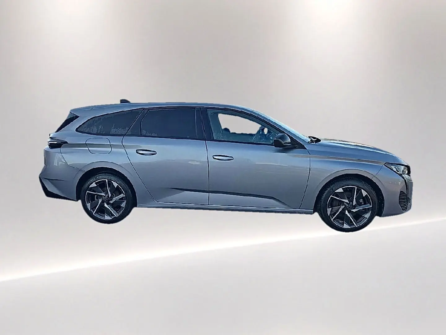 Profil droit de la Peugeot 308 SW 1.5 BlueHDi 130 gris Artense avec jantes alliage et vitres arrière surteintées.