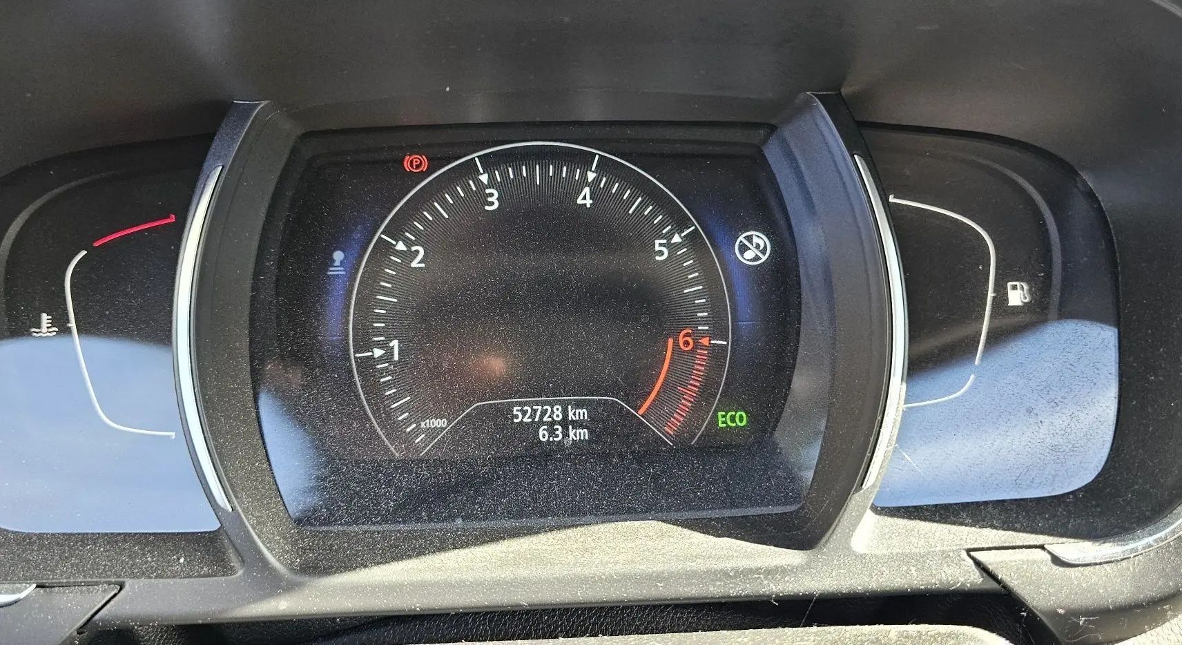 Compteur de vitesse numérique du Renault Scenic 1.3 TCE 115CH Business affichant 52 728 km et mode ECO actif.