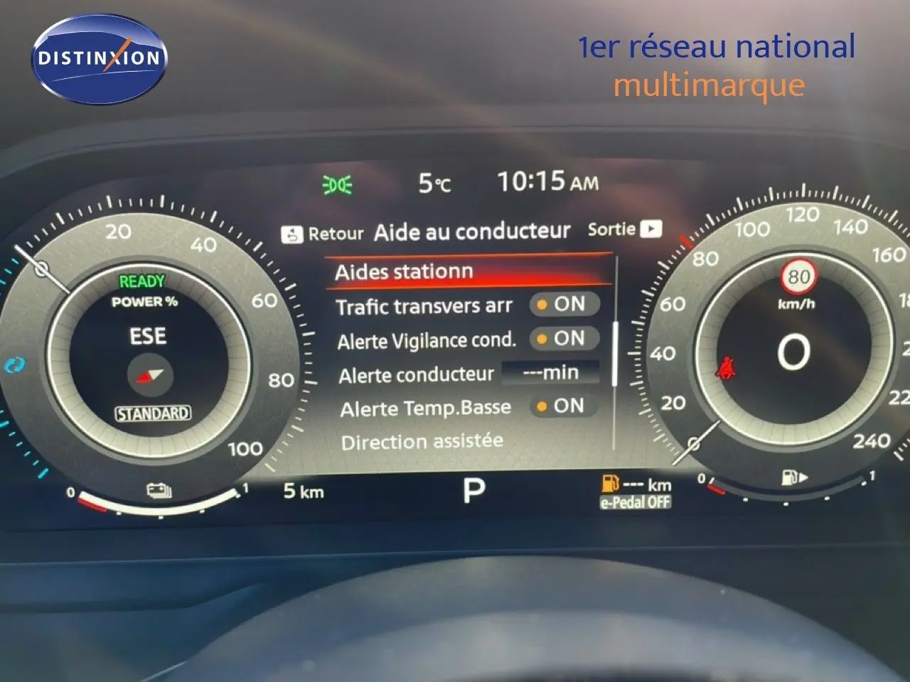 Tableau de bord numérique du Nissan Qashqai 1.5 E-POWER 205CH N-CONNECTA affichant les aides à la conduite à 10:15.