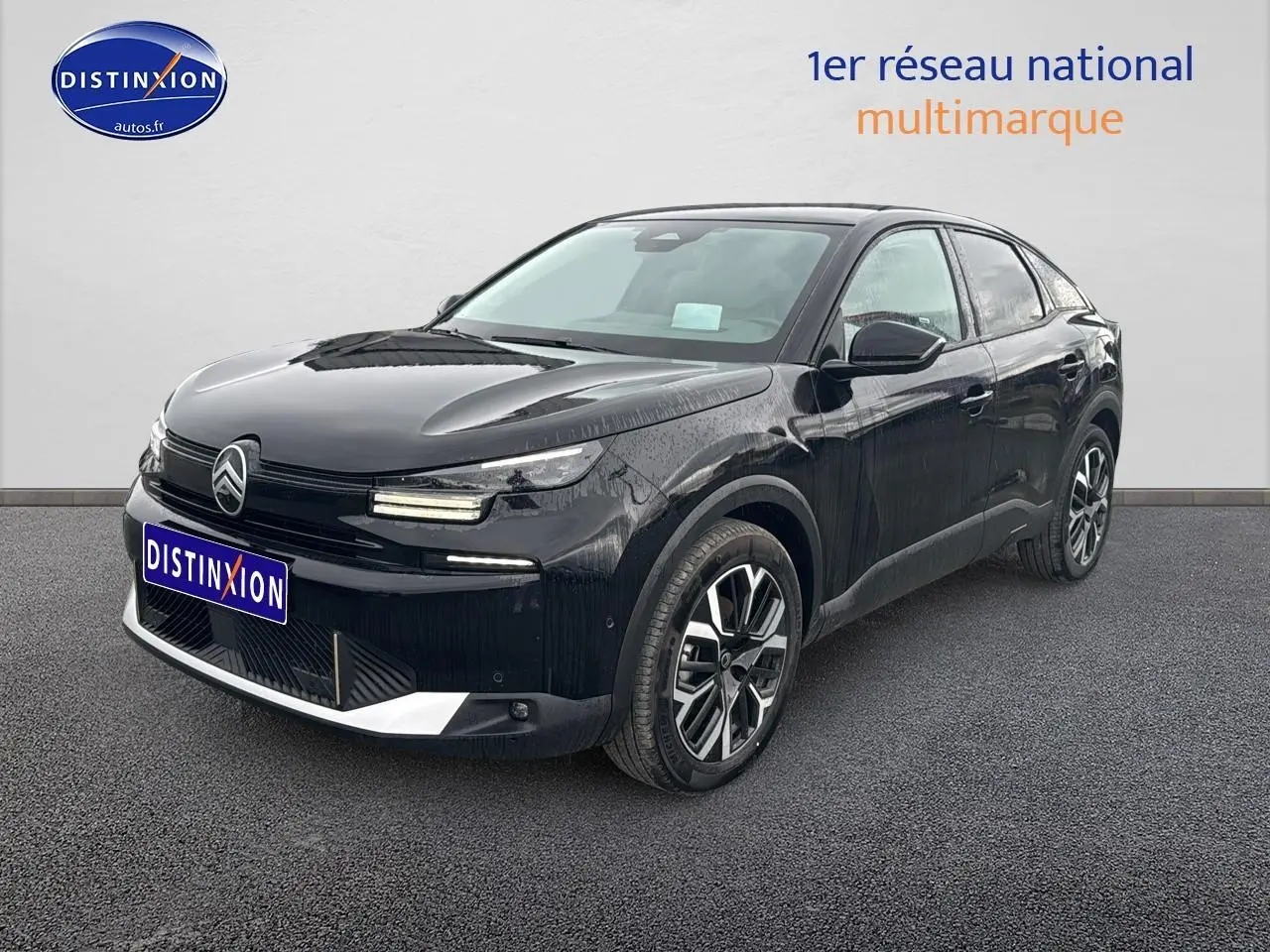 Citroën C4 noire vue 3/4 avant droit, avec phares LED et jantes alliage distinctives.