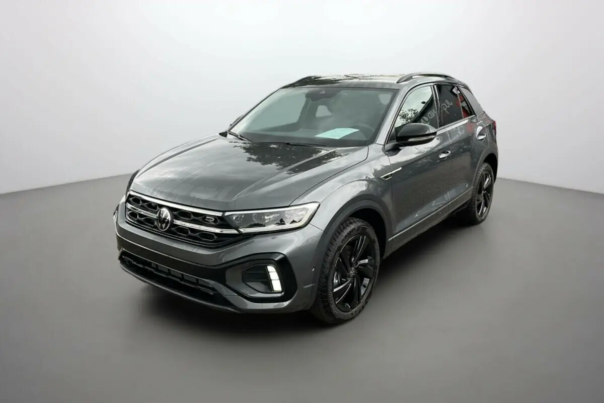 Volkswagen T-Roc TDI 150 R-Line Black gris indium en 3/4 avant droit avec jantes noires distinctives.
