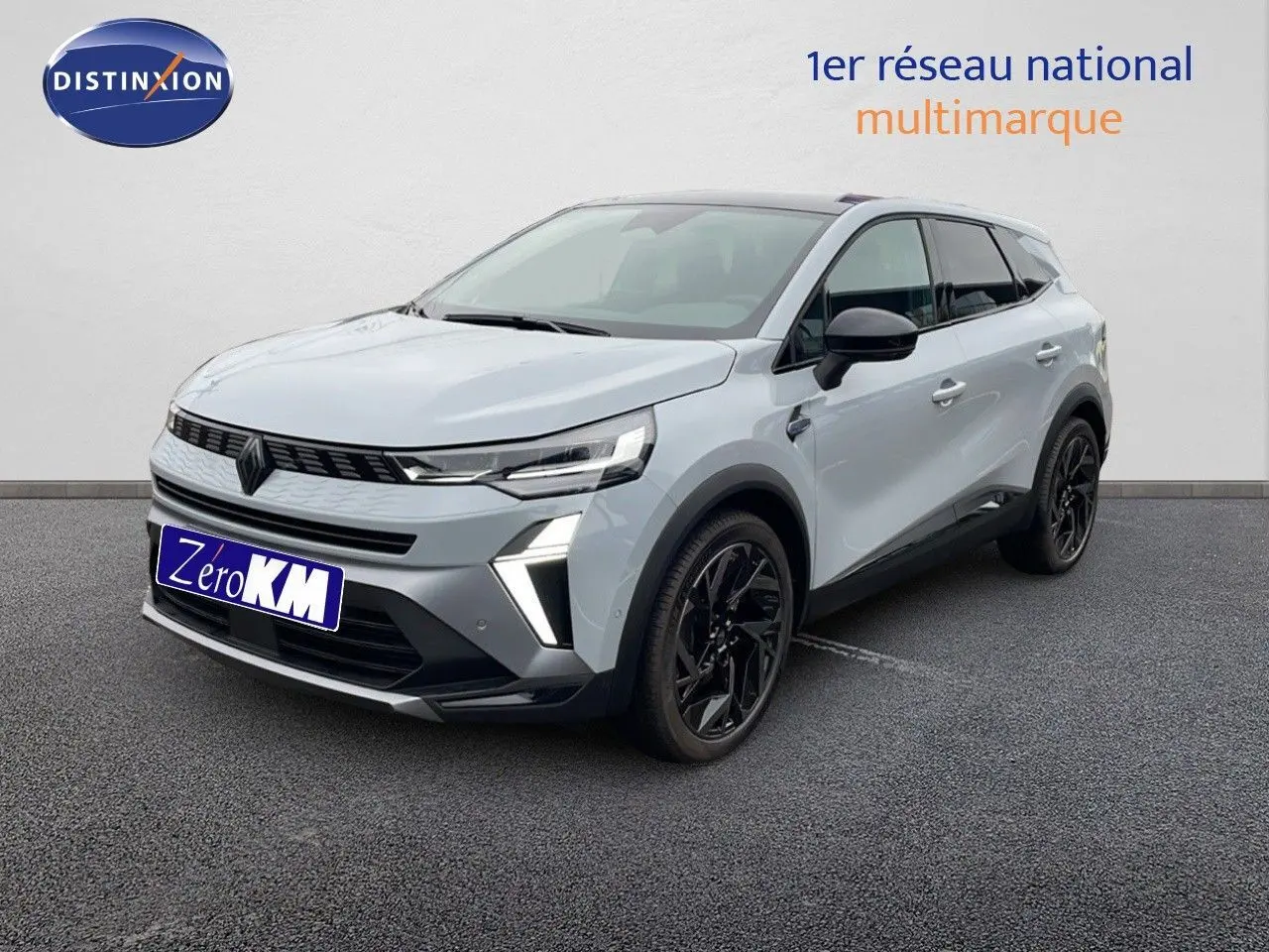 Renault Symbioz E-Tech Full Hybrid 145 Esprit Alpine gris Rafale métal en 3/4 avant droit avec jantes noires.