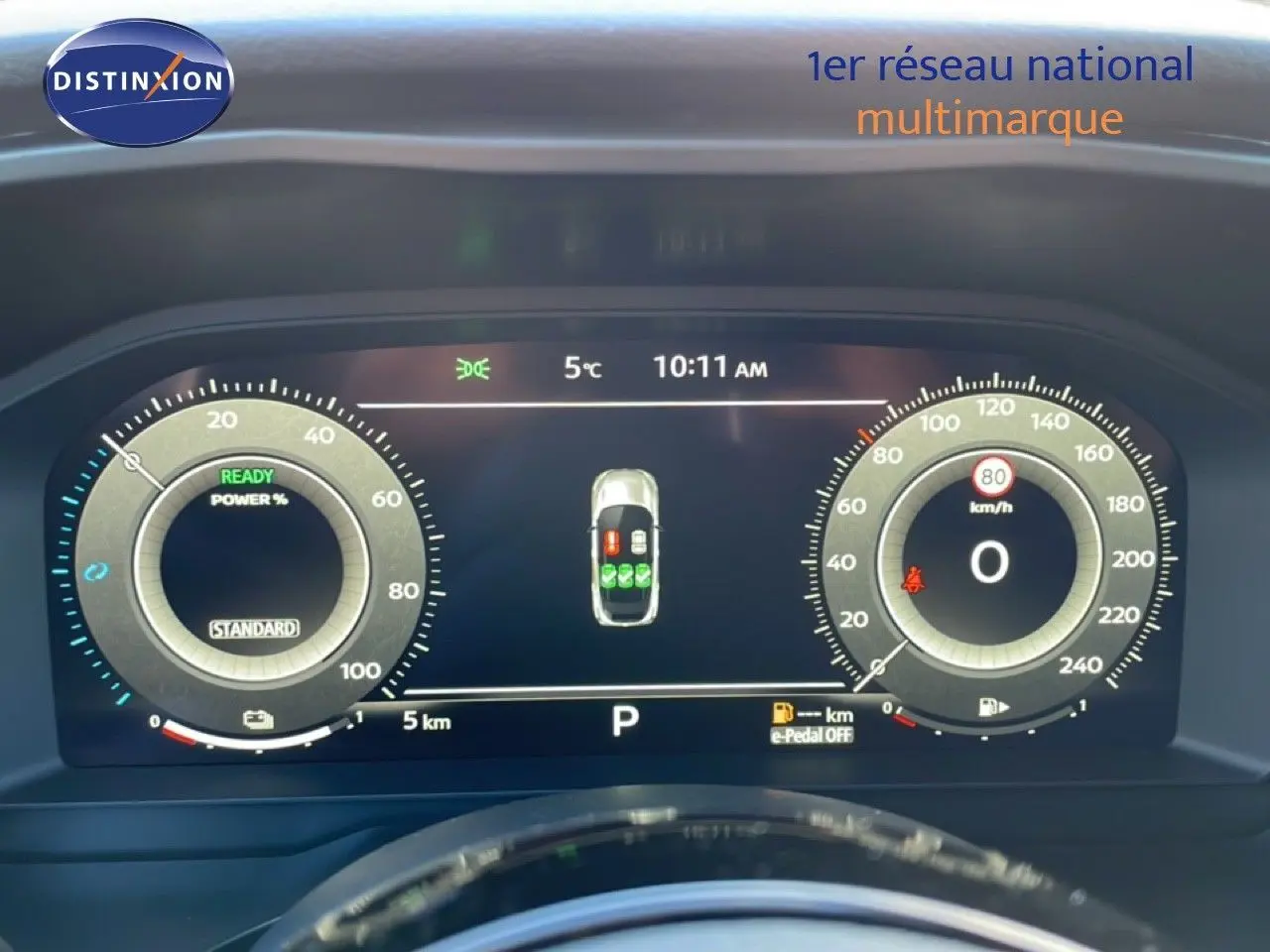 Tableau de bord numérique du Nissan Qashqai 1.5 E-POWER 205CH N-CONNECTA affichant vitesse, autonomie et état du véhicule.