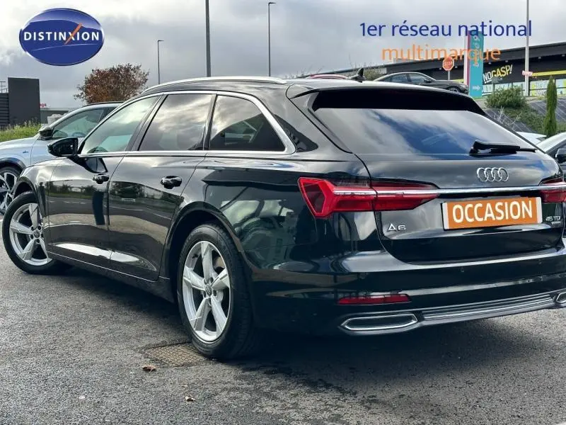 Audi A6 Avant noir métal vue 3/4 arrière droit avec feux LED et jantes alu cinq branches