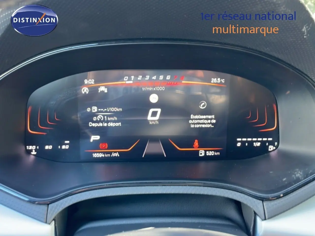 Tableau de bord numérique du SEAT Arona 2025, affichage digital avec informations de conduite et température.