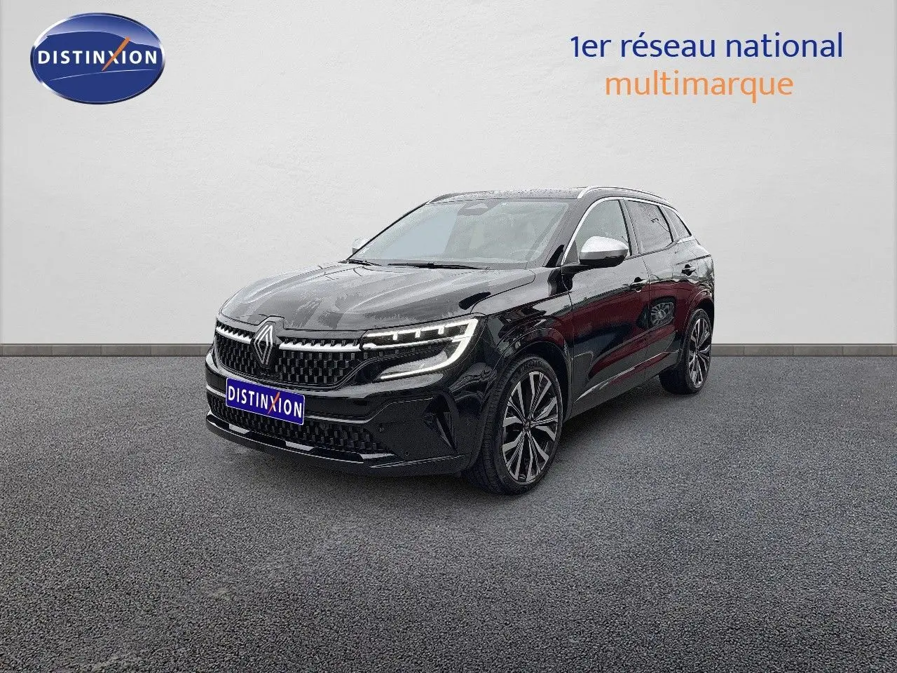Renault Austral noir étoile métal en 3/4 avant droit, avec calandre distinctive et jantes alliage modernes.