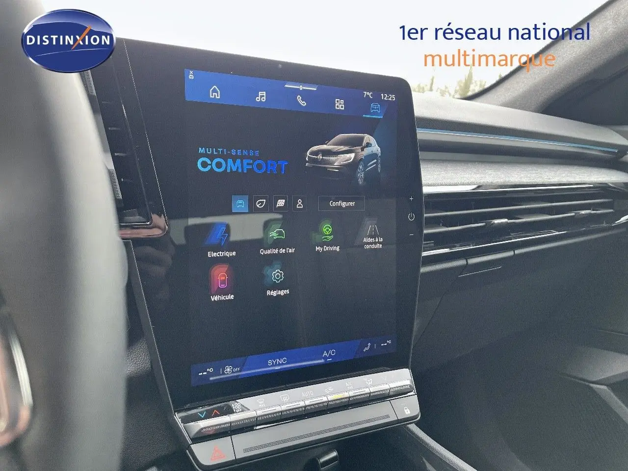 Écran tactile central du tableau de bord du Renault Austral noir étoile métal, affichant le mode Confort.