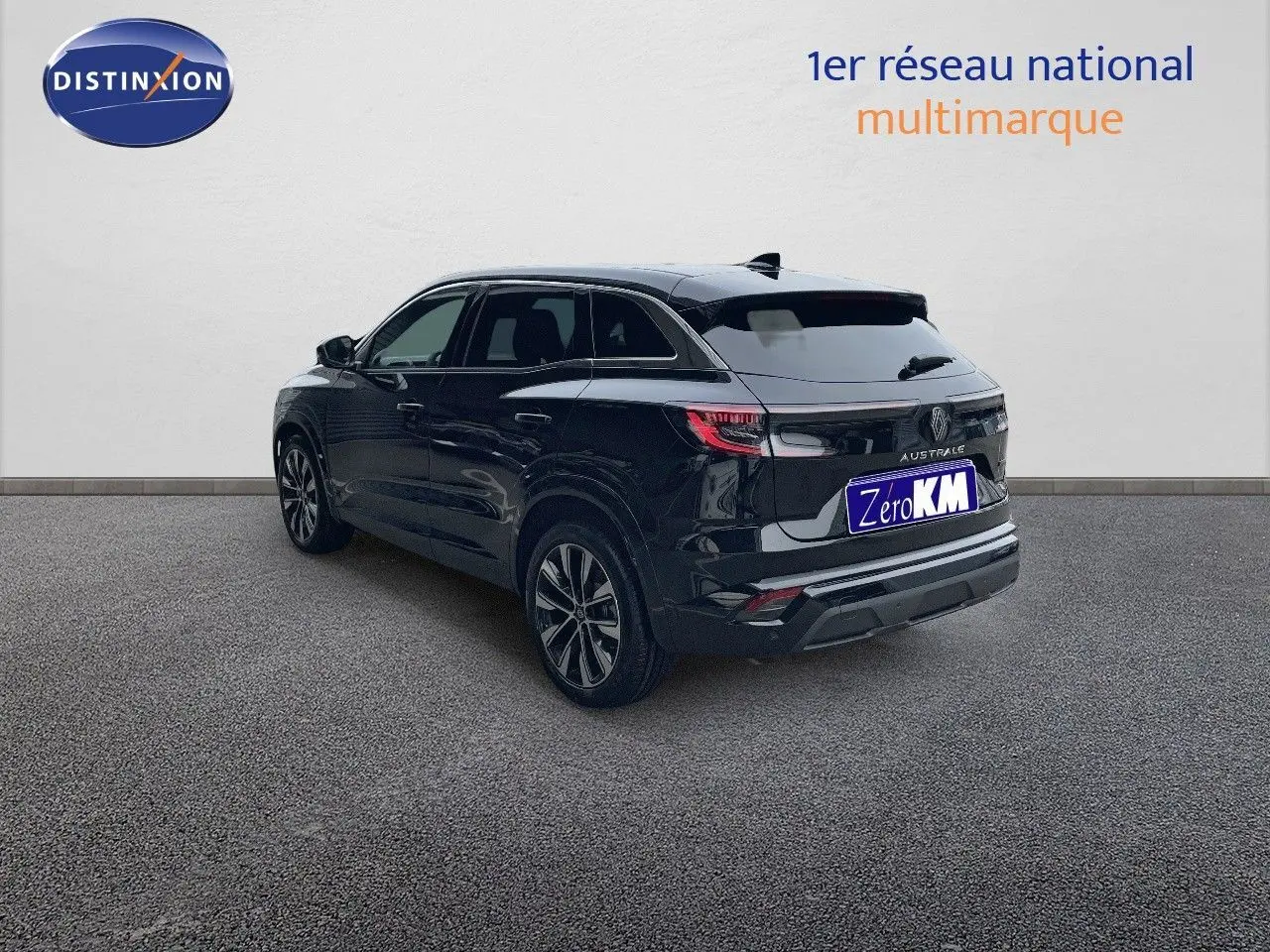 Vue 3/4 arrière droite d'un Renault Austral noir étoile métal, mettant en valeur ses feux LED et ses jantes biton.
