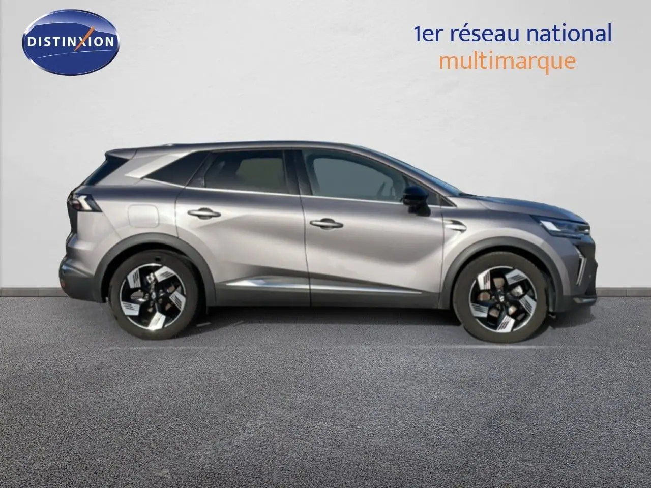 Renault Symbioz 2025 gris cassiopée métal vu de profil côté gauche, avec jantes bicolores et lignes sculptées.