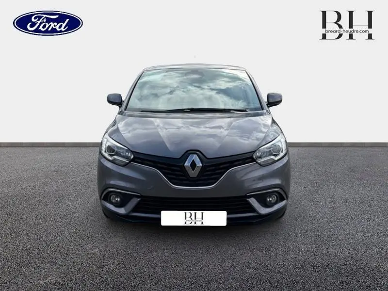 Vue de face du Renault Grand Scenic gris Cassiopée 2019 avec logo central et phares LED allumés.