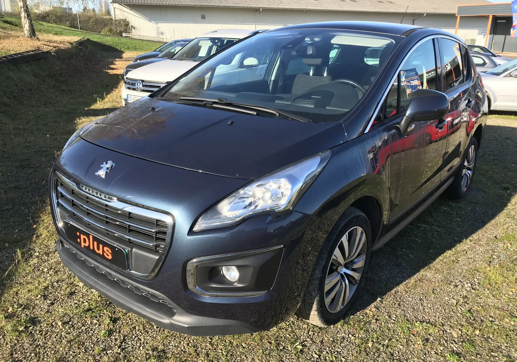 Peugeot 3008 Business bleu bourrasque vue 3/4 avant droit sur parking ensoleillé avec calandre chromée.