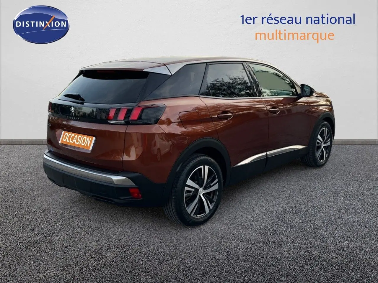 Peugeot 3008 Cooper Metal vue 3/4 arrière droit, soulignant ses feux arrière à griffes et ses jantes alliage noires.