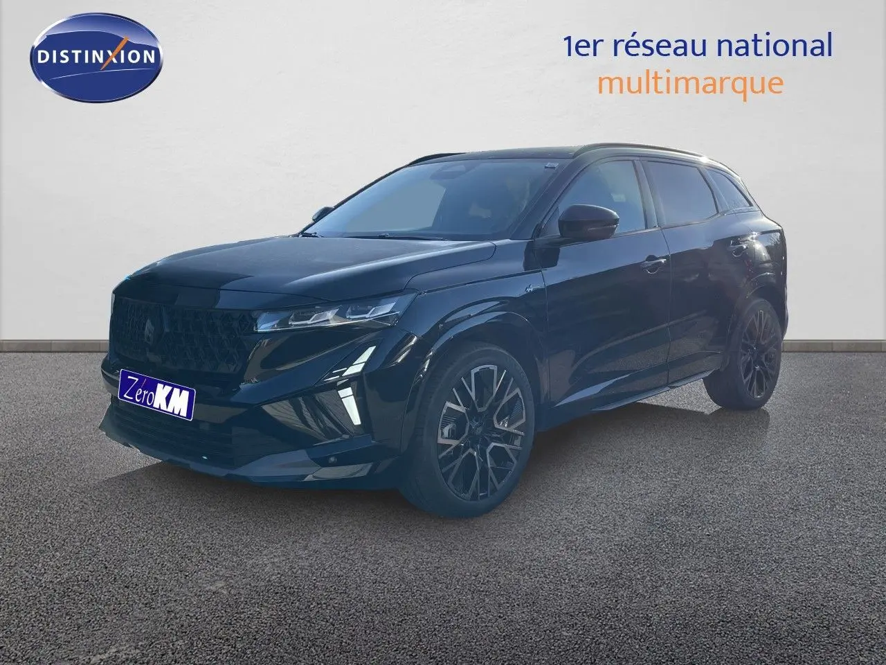 Renault Austral E-Tech hybride noir étoile métal en 3/4 avant droit avec jantes alliage et calandre noire distinctive.