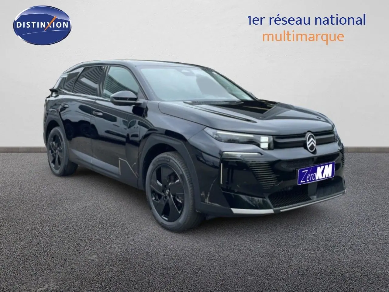 Citroën C5 Aircross noir Perla Nera en 3/4 avant droit, avec jantes noires et calandre distinctive.