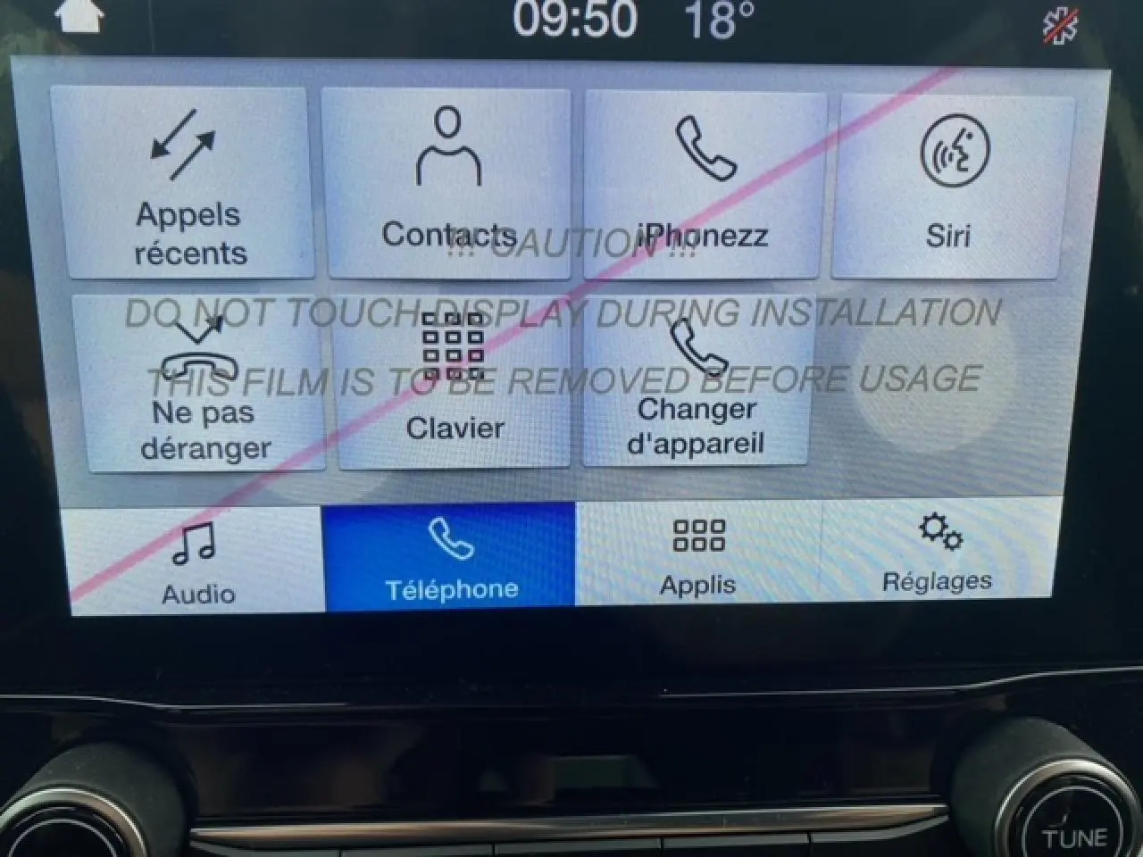 Écran tactile 8 pouces du Ford EcoSport 2022 affichant le menu téléphone avec options en français.