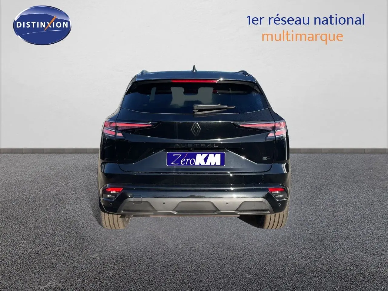 Vue arrière d'un Renault Austral noir étoile métal 2026 avec feux LED et logo central distinctif.
