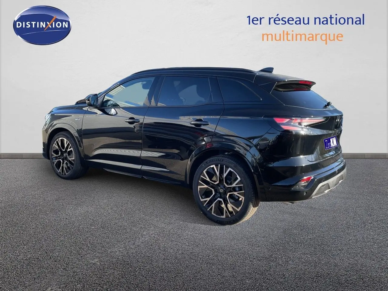 Renault Austral E-Tech Full Hybrid 200 Esprit Alpine noir étoile métal, vue 3/4 arrière côté gauche avec jantes distinctives.