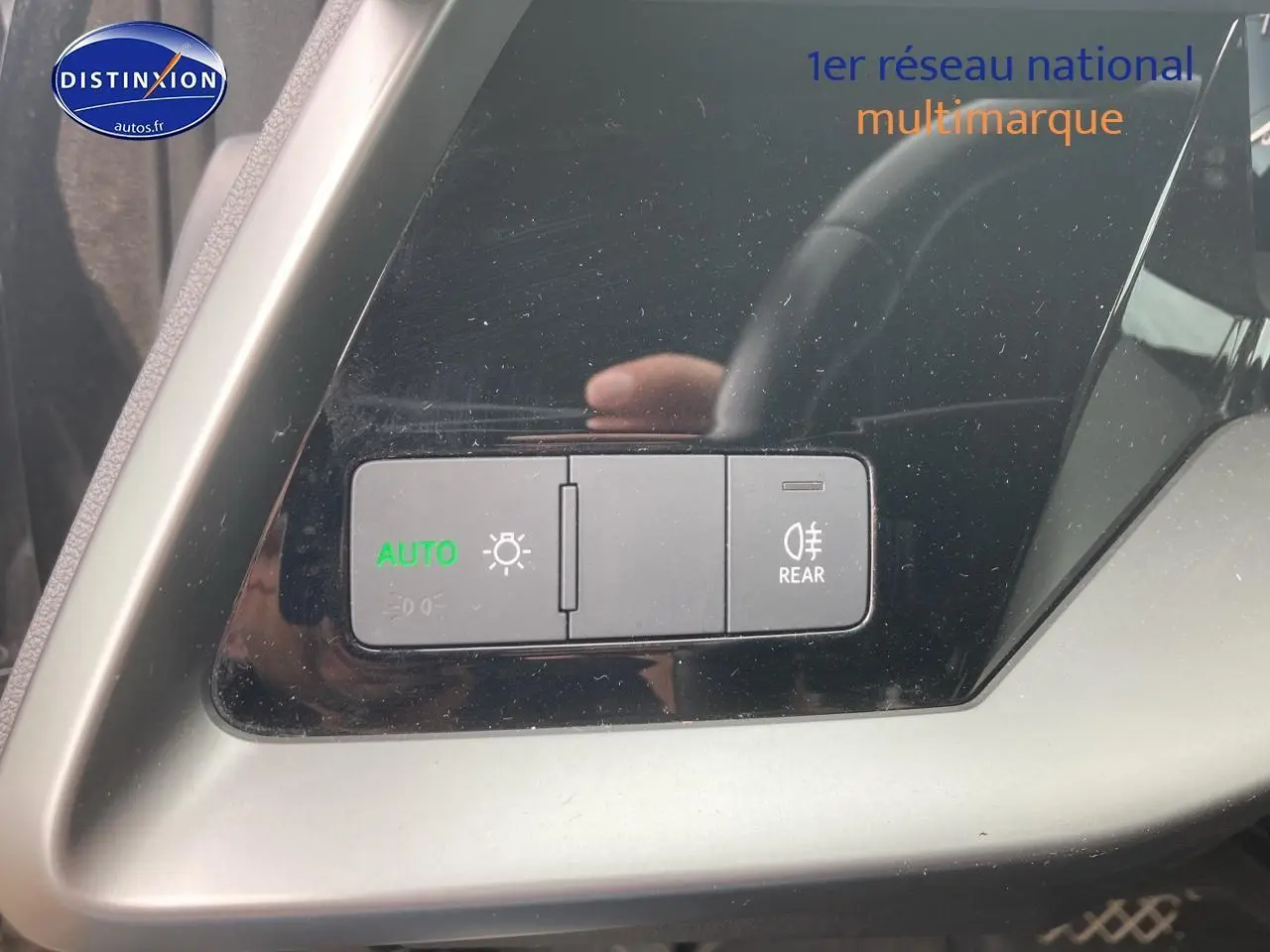 Gros plan sur les commandes d'éclairage intérieures d'une Audi A3 Sportback noire, version 40 TFSI 2021.