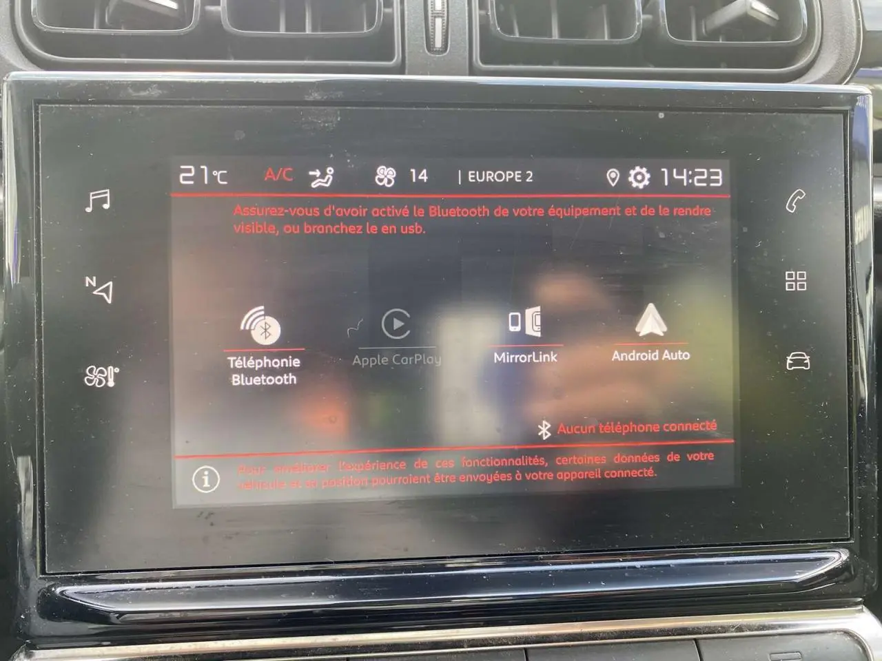 Écran tactile central de la Citroën C3 2019 affichant les options Bluetooth, MirrorLink et Android Auto.