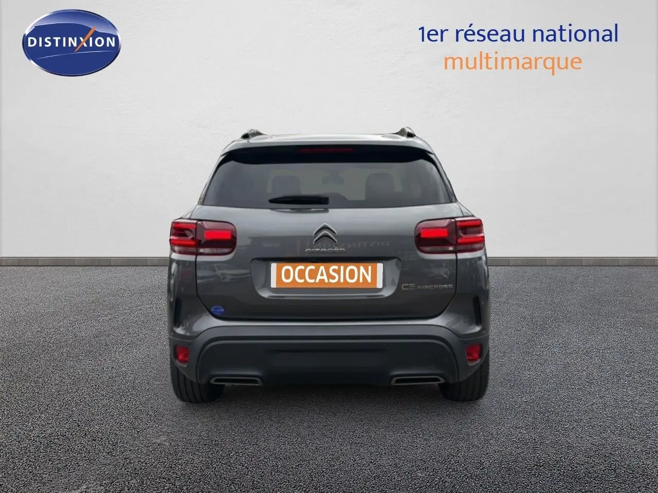 Vue arrière d'un Citroën C5 Aircross gris platinium de 2022 avec feux LED et plaque "OCCASION" visible.