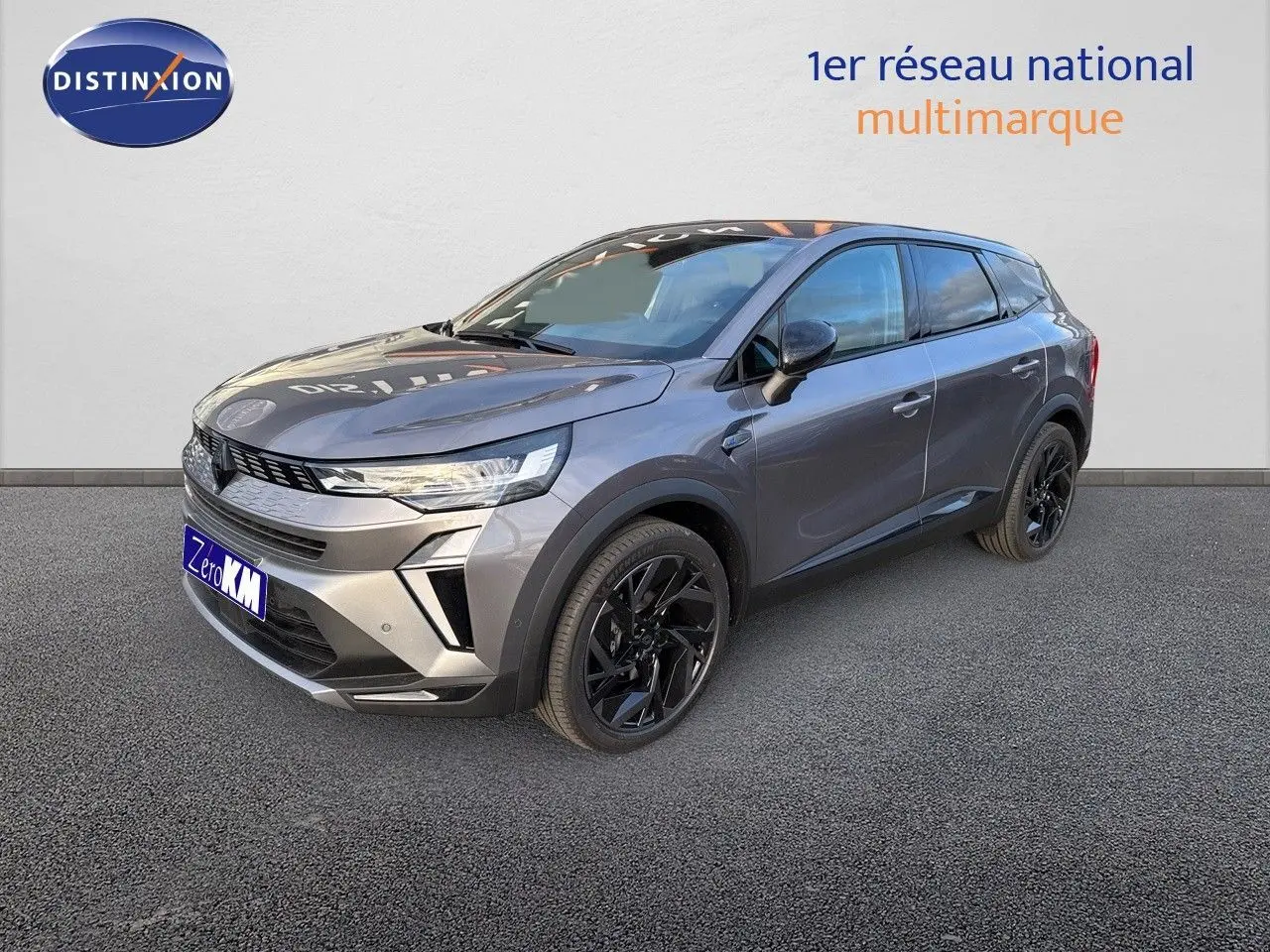 Renault Symbioz gris cassiopée métal en 3/4 avant droit, avec jantes noires et lignes modernes visibles.