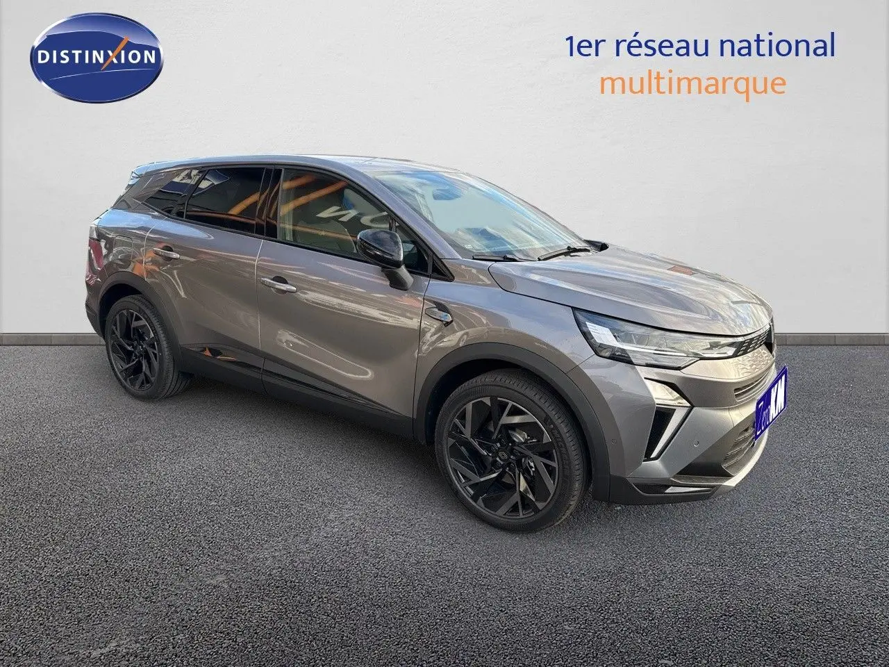 Renault Symbioz gris cassiopée métal en 3/4 avant droit avec jantes noires et lignes modernes.