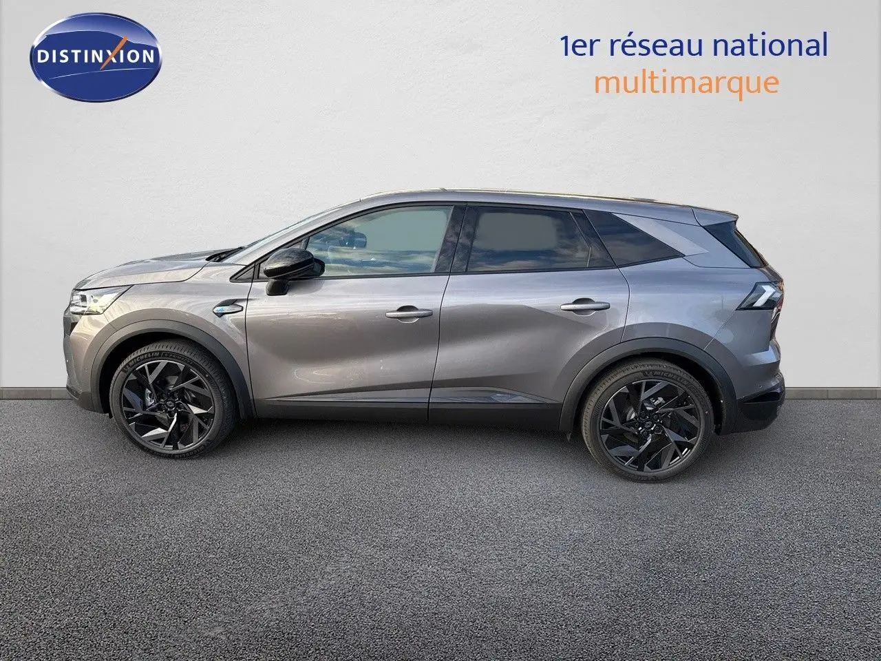 Profil côté gauche du Renault SYMBIOZ gris cassiopée métallisé, soulignant ses jantes noires et son design moderne.