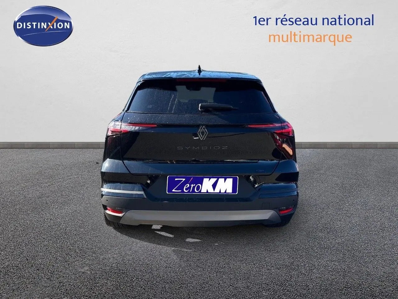 Vue arrière du Renault Symbioz noir étoile métal, soulignant ses feux LED fins et son design épuré.