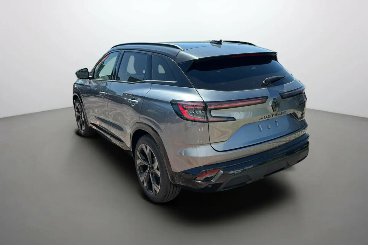 Renault Austral E-Tech 200 Esprit Alpine gris schiste avec toit noir, vue 3/4 arrière côté gauche, 2025.