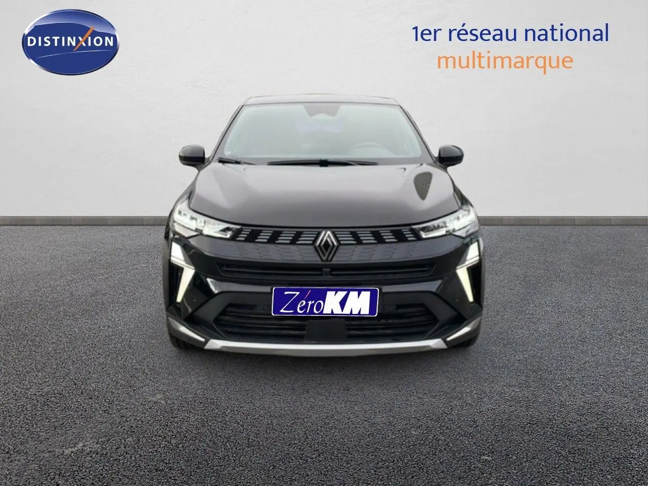 Renault Symbioz 2025 noir étoile métal vue de face, mettant en valeur sa calandre moderne et ses phares LED fins.