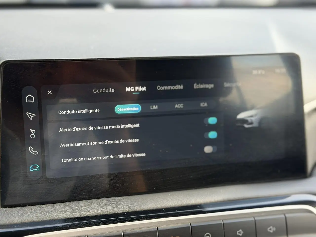 Écran tactile central de la MG3 1.5 Hybrid+ 195 Comfort montrant les réglages du système MG Pilot.