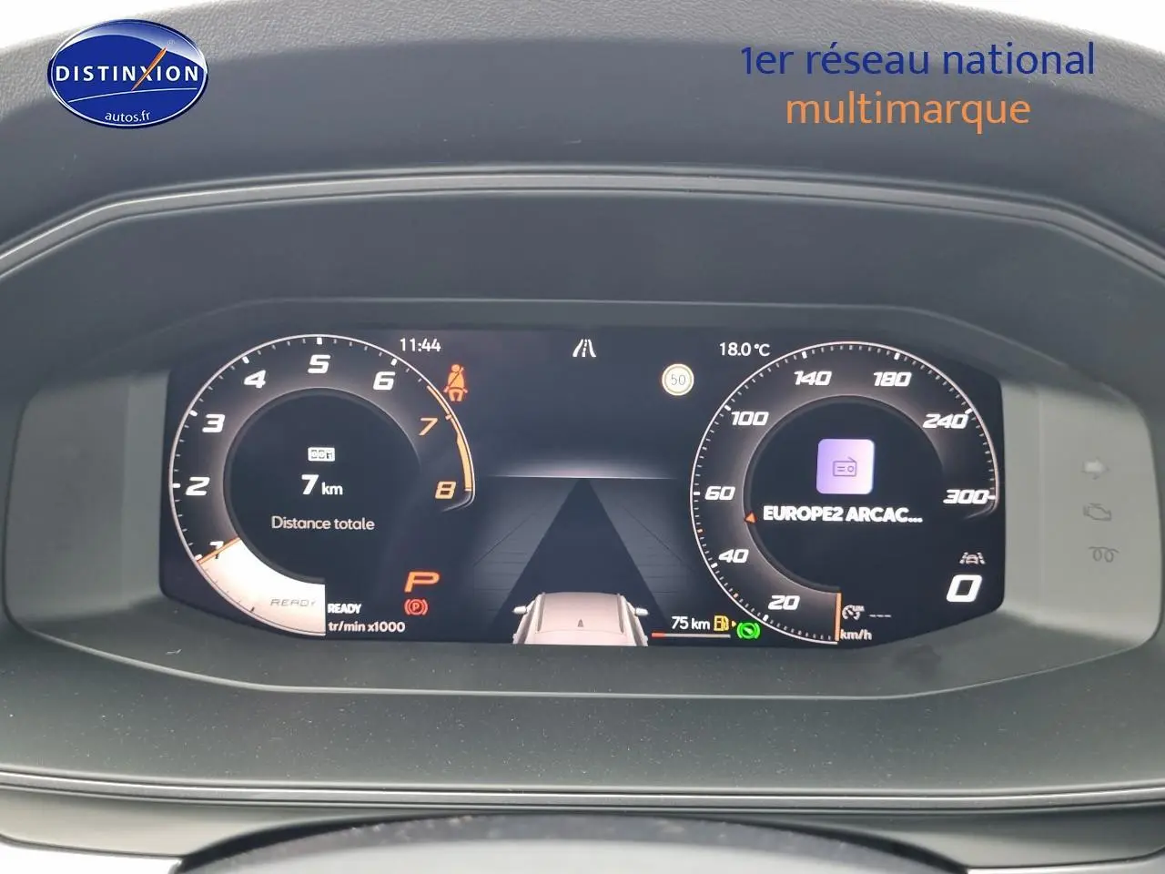 Tableau de bord numérique du CUPRA Formentor 1.5 etsi hybrid 2025 affichant la vitesse et le compte-tours.