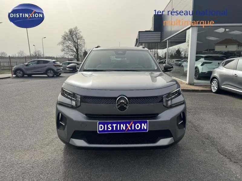 Vue de face d'une Citroën C3 1.2 Turbo 100ch gris Mercury, avec calandre noire et logo central distinctif.