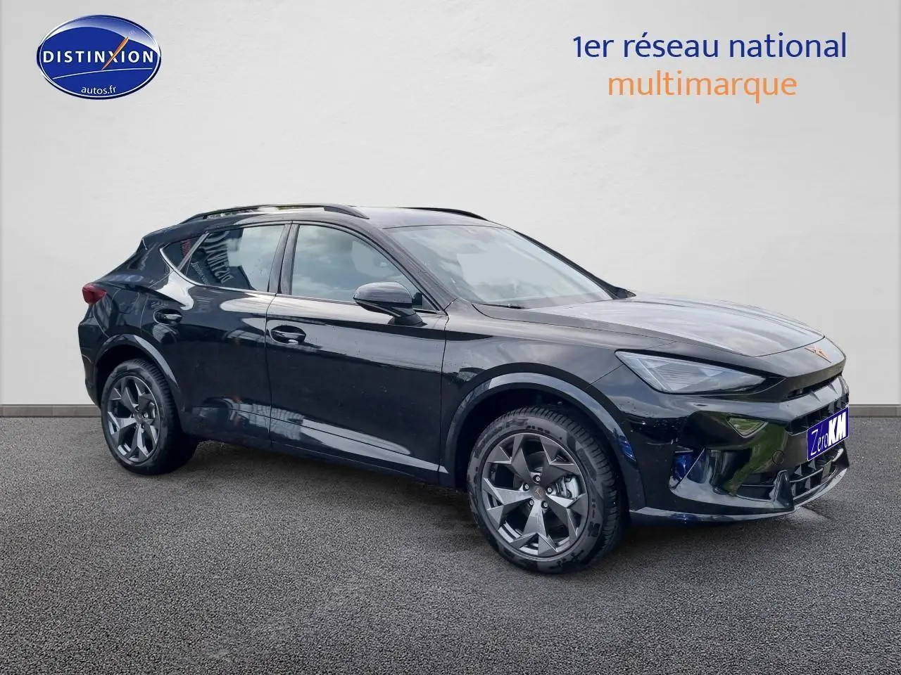 CUPRA Formentor 1.5 etsi hybrid 2025 en noir Midnight, vue 3/4 avant avec jantes alu 18 pouces.