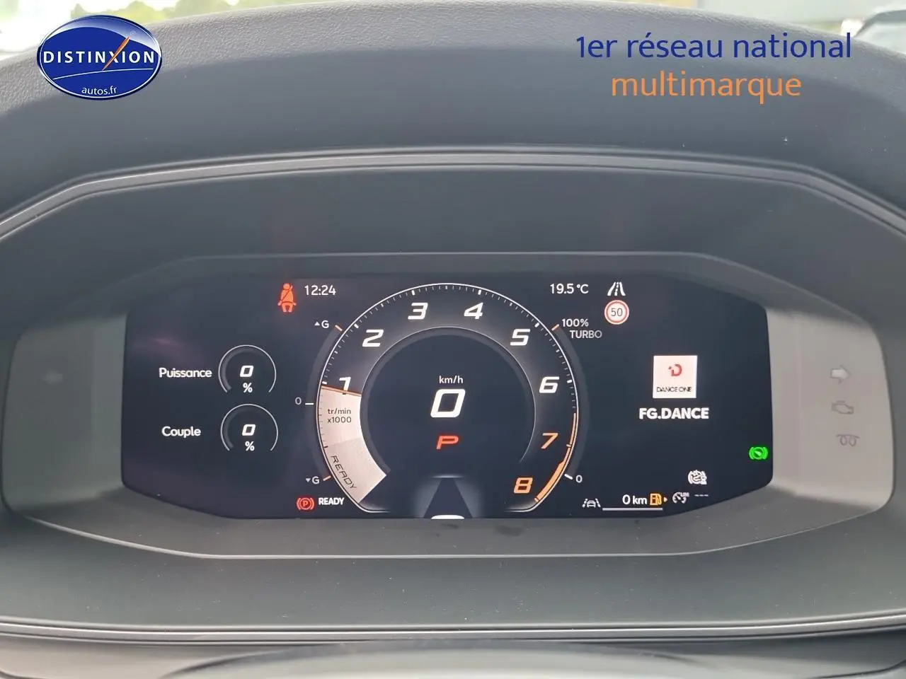 Tableau de bord numérique du CUPRA Formentor 2025 affichant compte-tours, vitesse et informations de conduite.