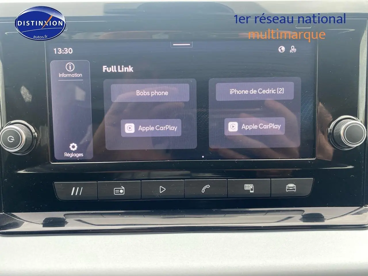 Écran tactile central de la SEAT Ibiza 2025 noir minuit affichant la connexion Apple CarPlay en mode Full Link.