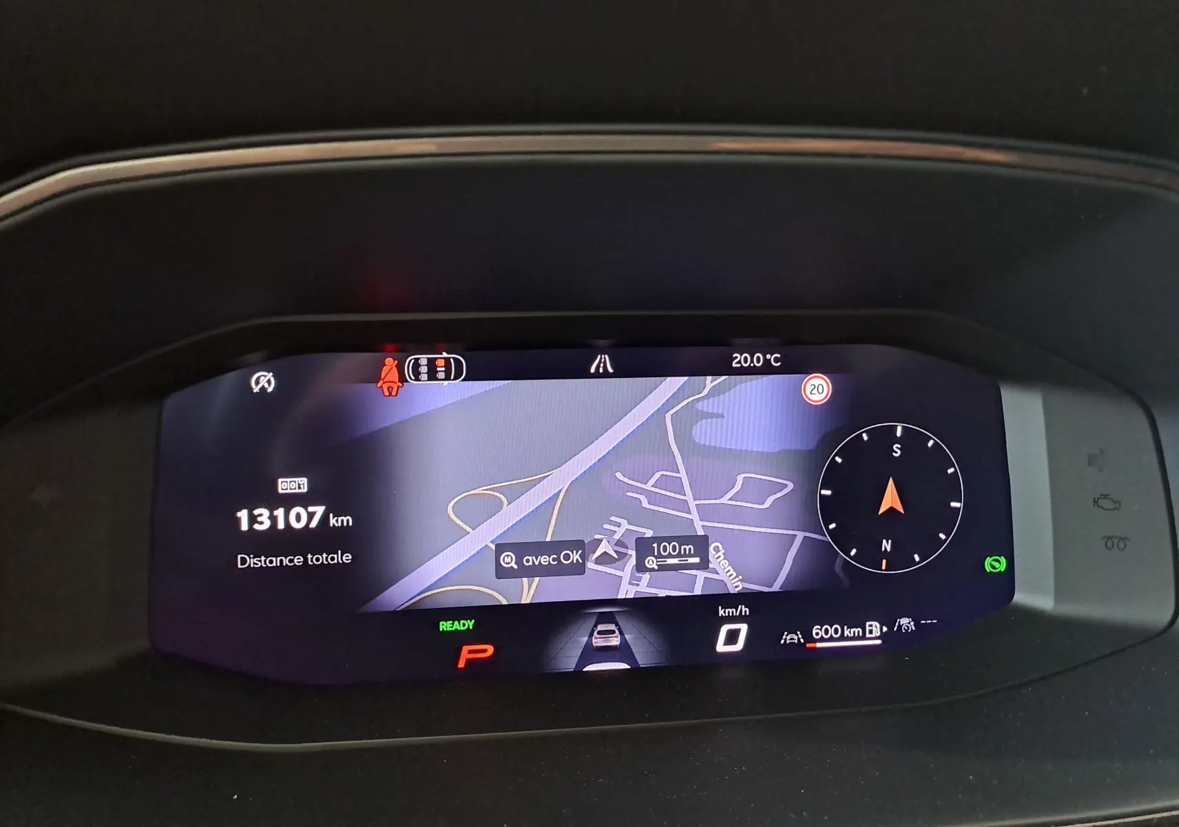 Tableau de bord numérique de la CUPRA LEON ST 1.5 eTSI 2025 affichant la navigation, la vitesse à 0 km/h et 13 107 km au compteur.