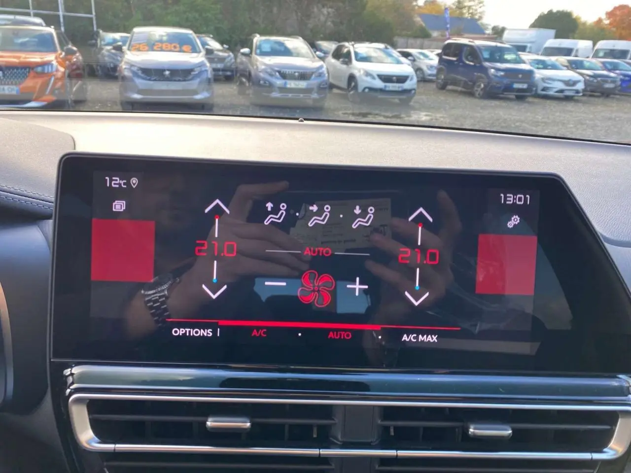 Écran tactile de climatisation bi-zone du Citroën C5 Aircross 2025 affichant 21°C en mode automatique.