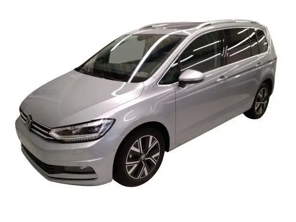 Volkswagen Touran gris 3/4 avant droit avec toit ouvrant panoramique et jantes alliage Alexandria.