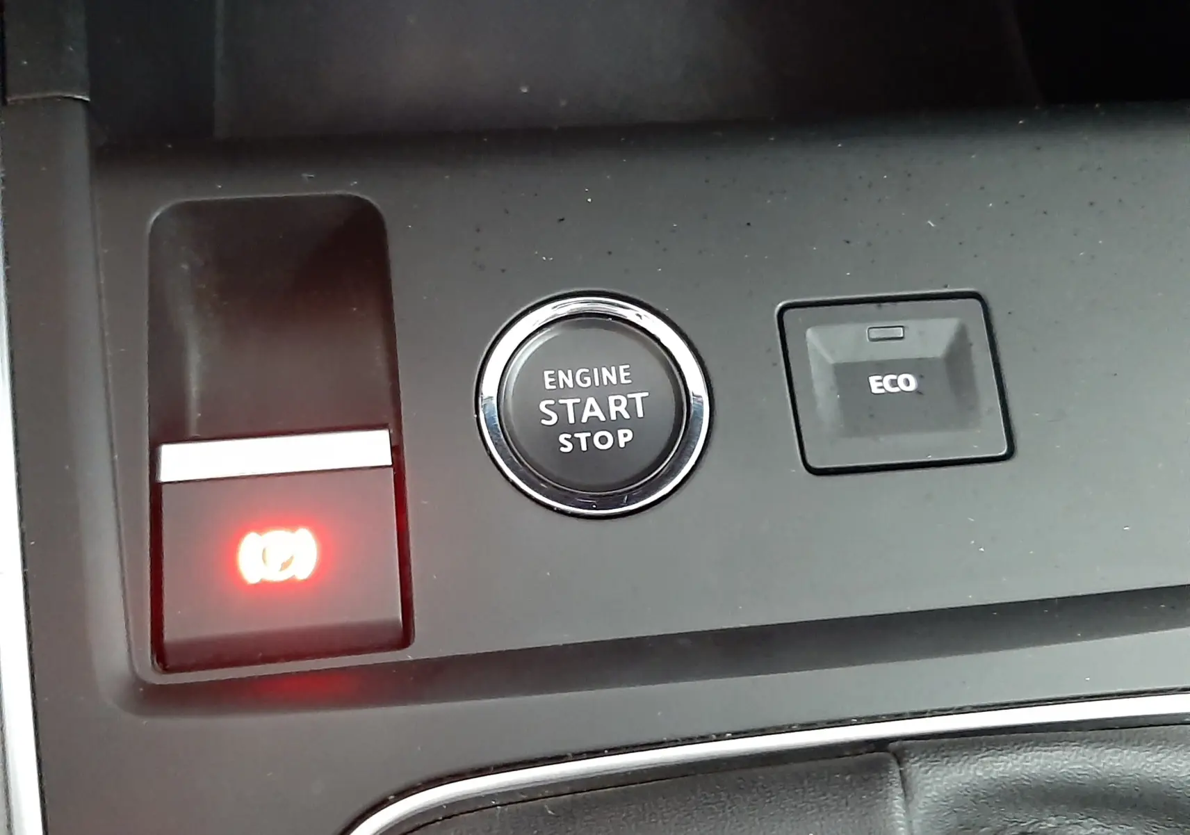 Gros plan sur la console centrale du Citroën C5 Aircross 2021, boutons Start/Stop et mode ECO visibles.