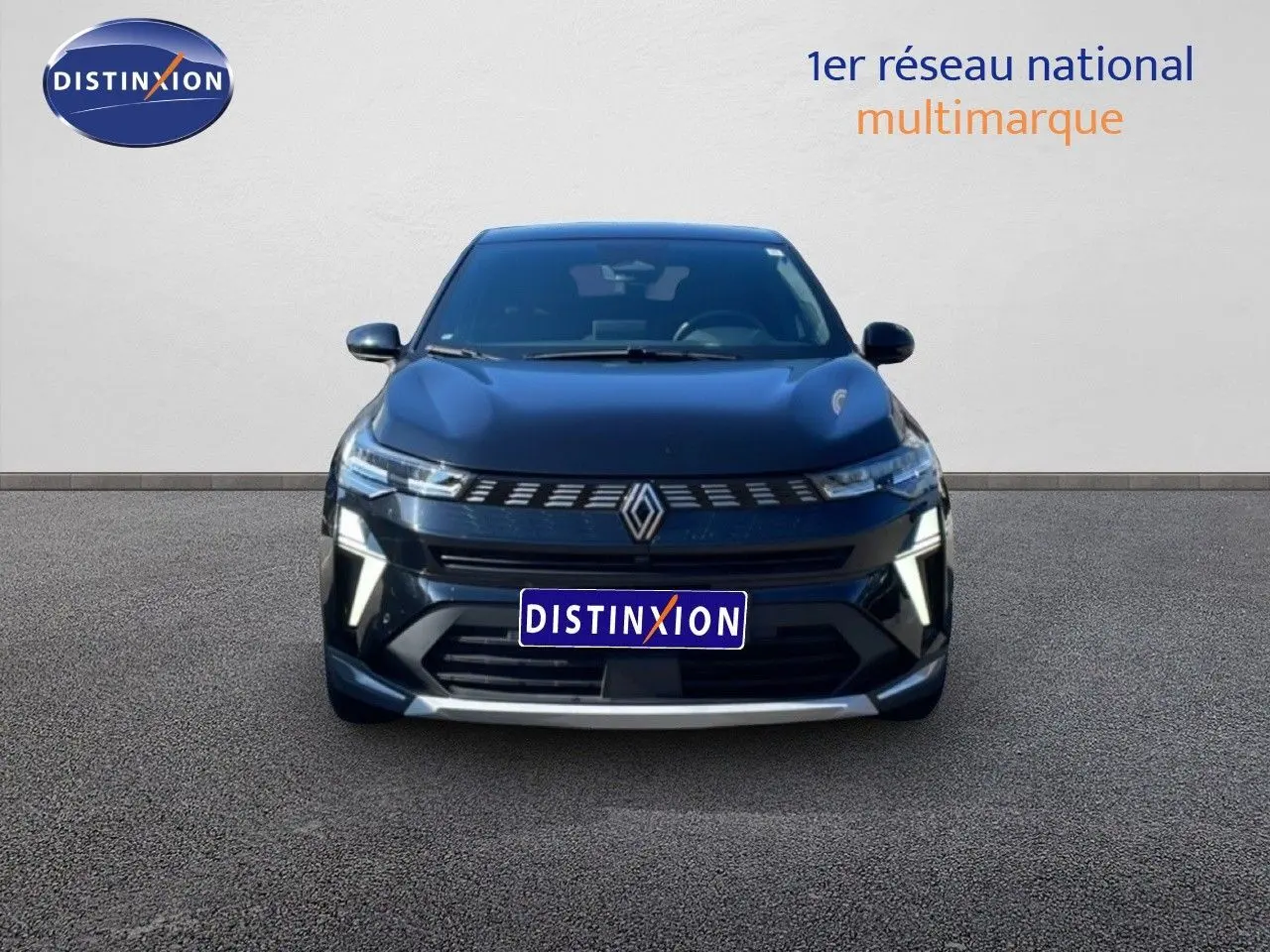 Vue avant d'une Renault SYMBIOZ noire étoile métal 2025 avec calandre lumineuse et logo central distinctif.