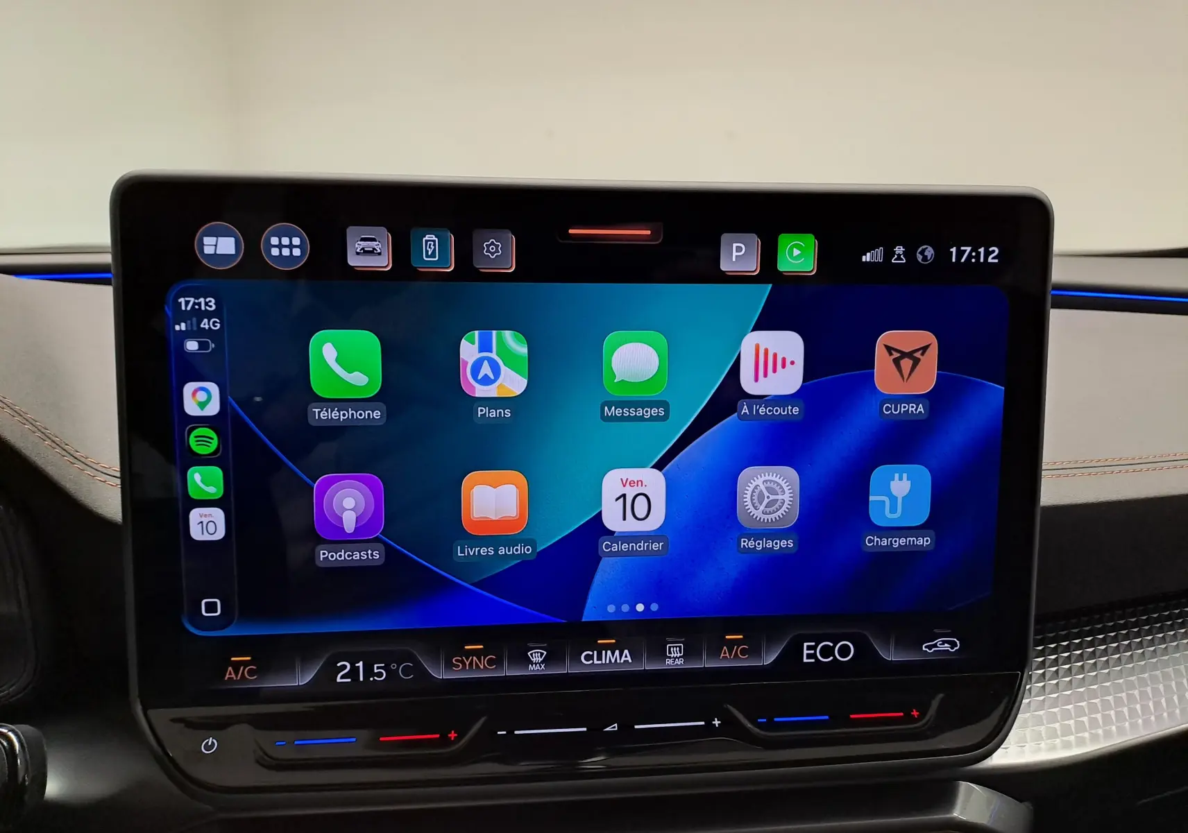 Écran tactile HD 12,9'' du système d'info-divertissement CUPRA Formentor 1.4 EHybrid, affichage Apple CarPlay.