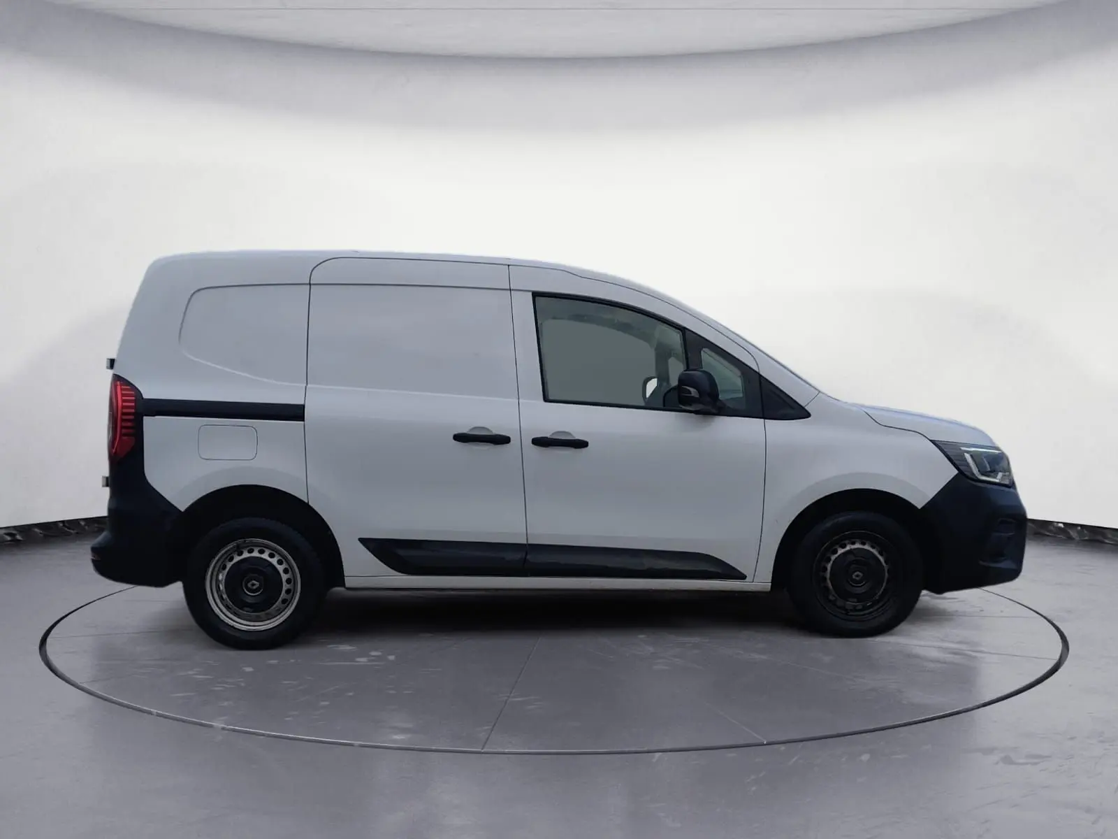 Renault Kangoo blanc en vue de profil côté gauche, fourgonnette utilitaire avec portes coulissantes et jantes acier noires.