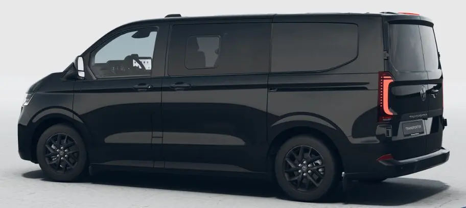 Volkswagen Transporter ProCab noir métallisé vu de profil côté gauche avec jantes alliage noires et vitres arrière teintées.