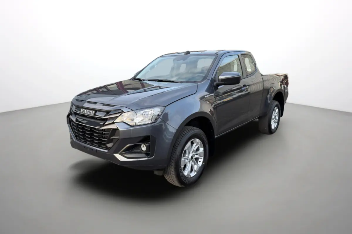 Isuzu D-MAX 2.2 TD 164 Space Evolution gris obsidienne, vue 3/4 avant droit sur fond neutre.