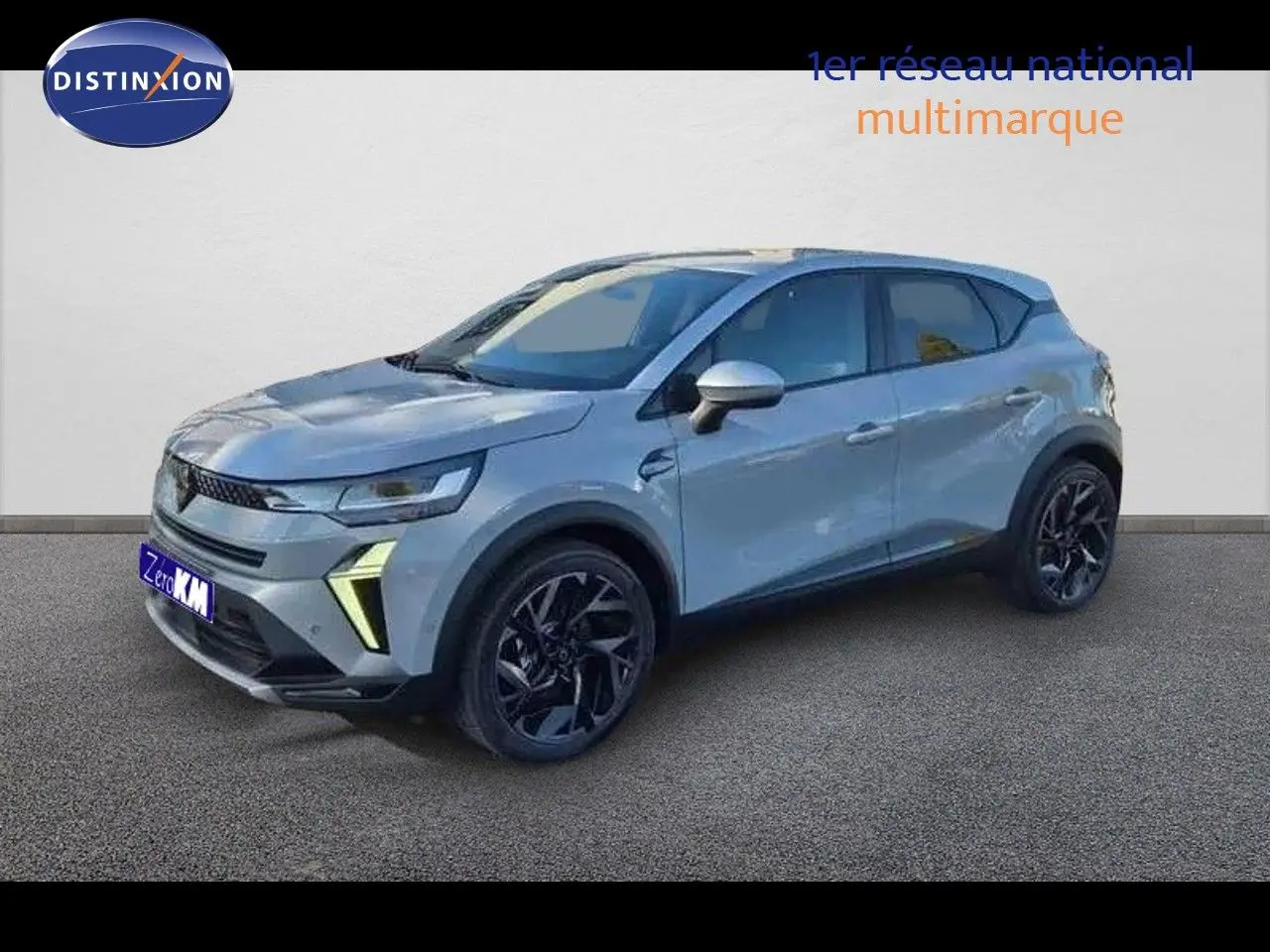 Renault Captur E-Tech gris Rafale en vue 3/4 avant droit avec jantes noires et toit gris contrasté.