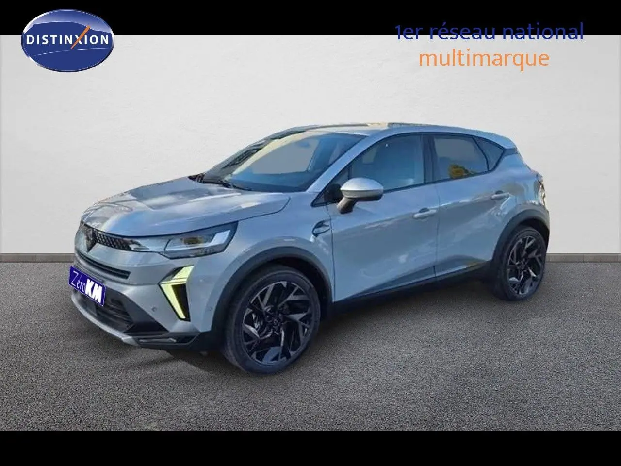 Renault Captur E-Tech hybride gris Rafale en 3/4 avant droit avec jantes noires et toit gris.