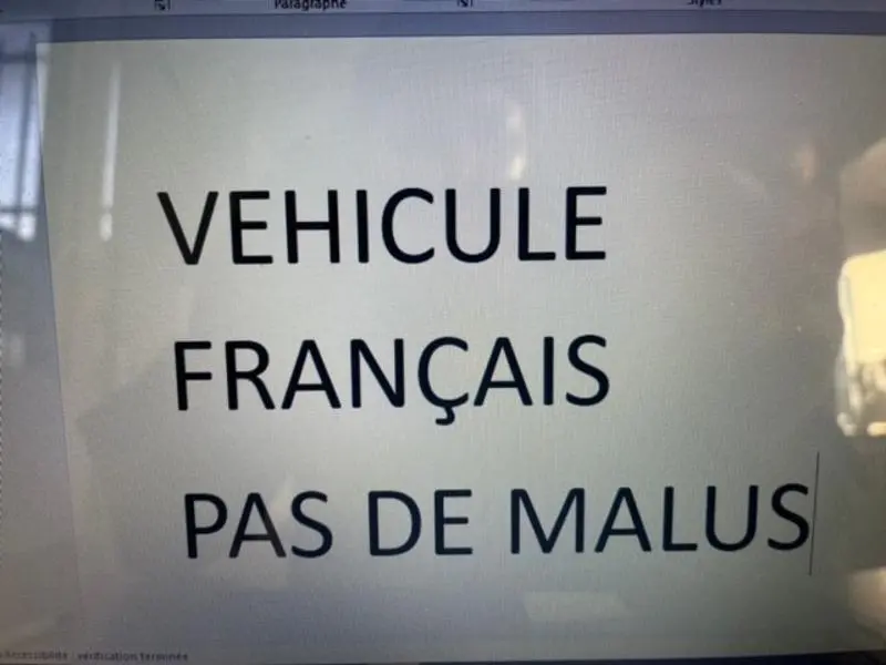 Image non conforme à une photo de véhicule, description non applicable.