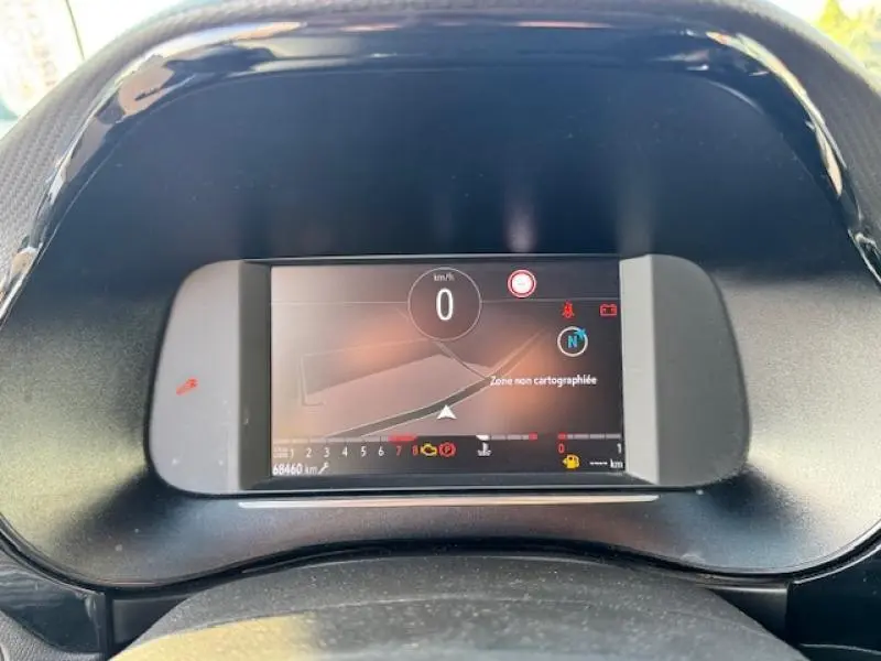 Écran multifonction de l'Opel Corsa 1.2 Turbo 2022 affichant la vitesse à 0 km/h et une carte non cartographiée.